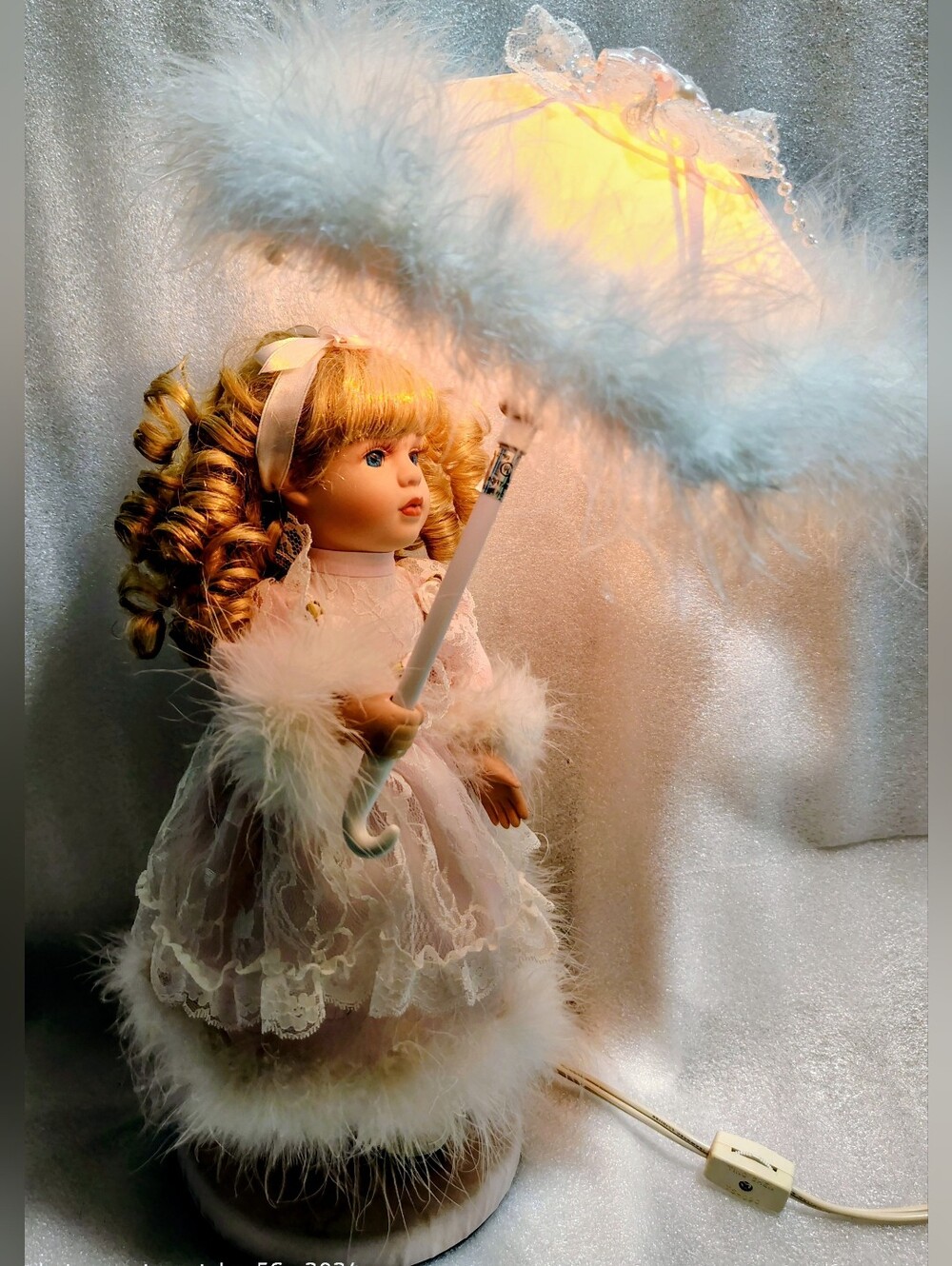 Vintage Cracker Barrel Porcelain Doll Lamp Lighted Parasol 16” Victorian